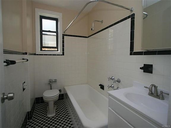 3rd image of 122 Larchmont Acres APT D