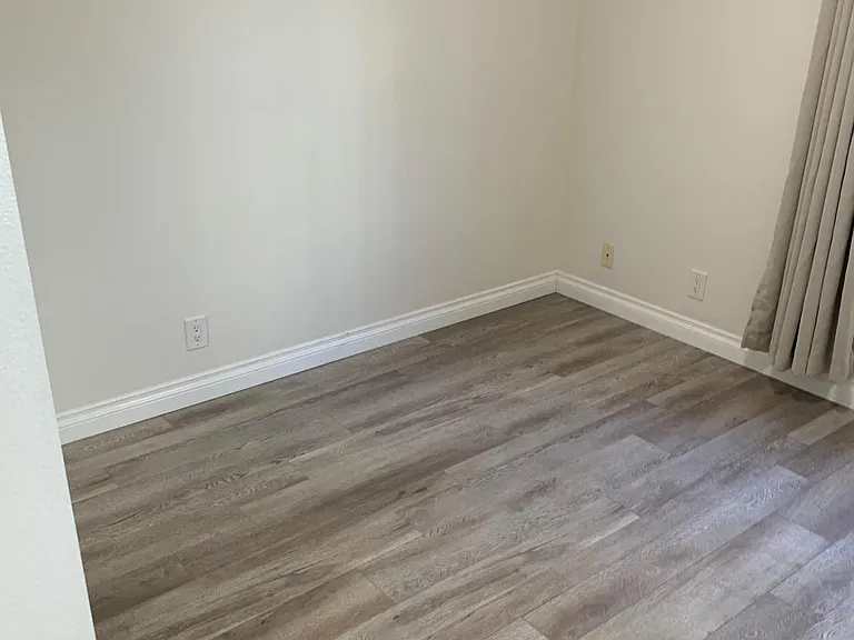 1726 Winona Blvd #201 — Photo 40