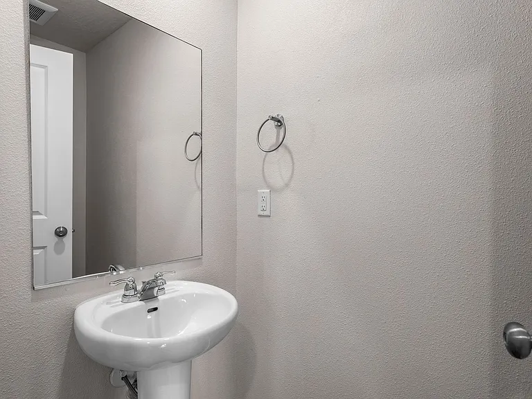 4440 W Bedford Ave — Photo 10
