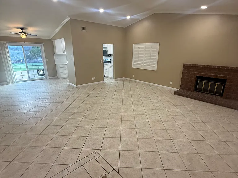 1427 Marigold St — Photo 4