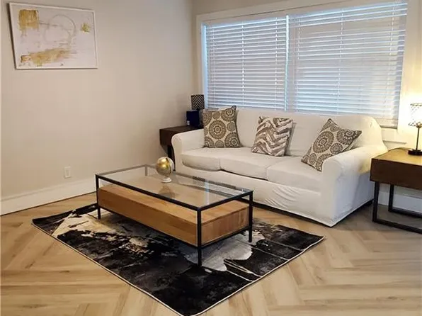 975 9th Ave S APT 5, Naples, FL 34102