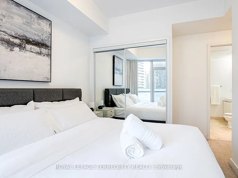 14 York St #1101 — Photo 13