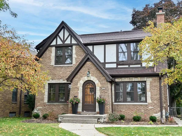 5330 North Shoreland AVENUE, Whitefish Bay, WI 53217