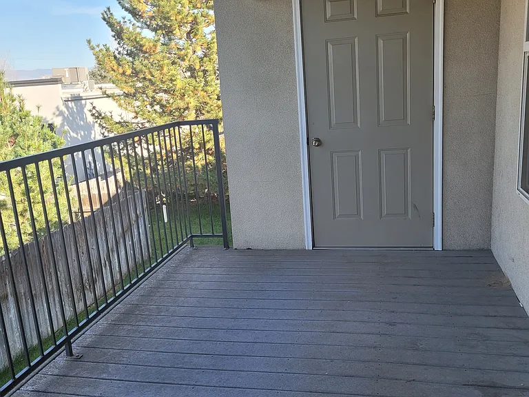 1805 E Overland Rd — Photo 11