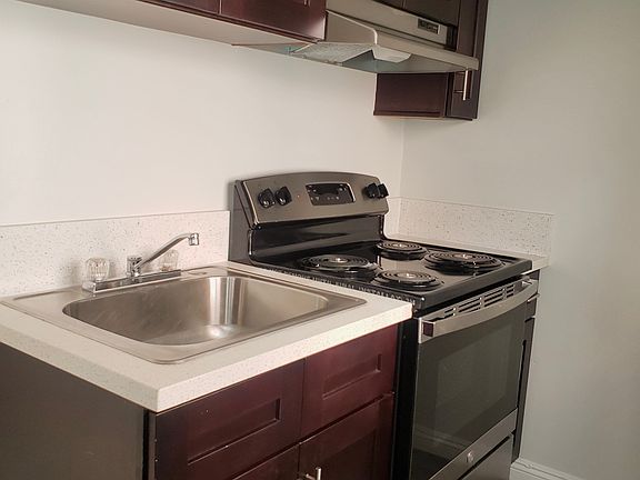 5th image of 734 S Berendo St