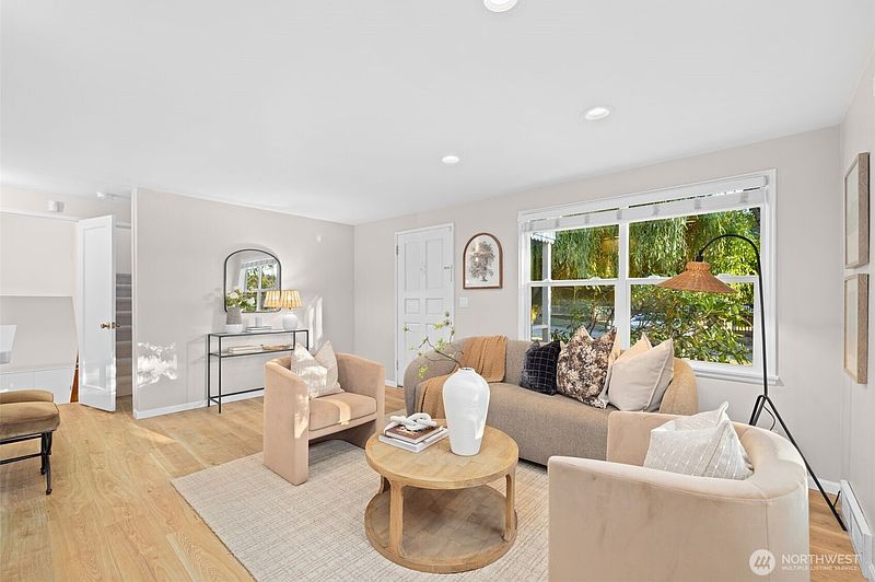 4th image of 368 NW 48th Street