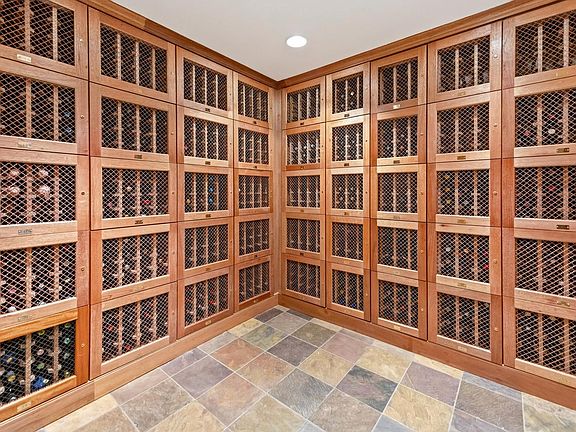 5th image of 923 E Kilbourn AVENUE #1803