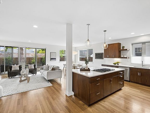 4th image of 1525 NE Rosa Parks Way