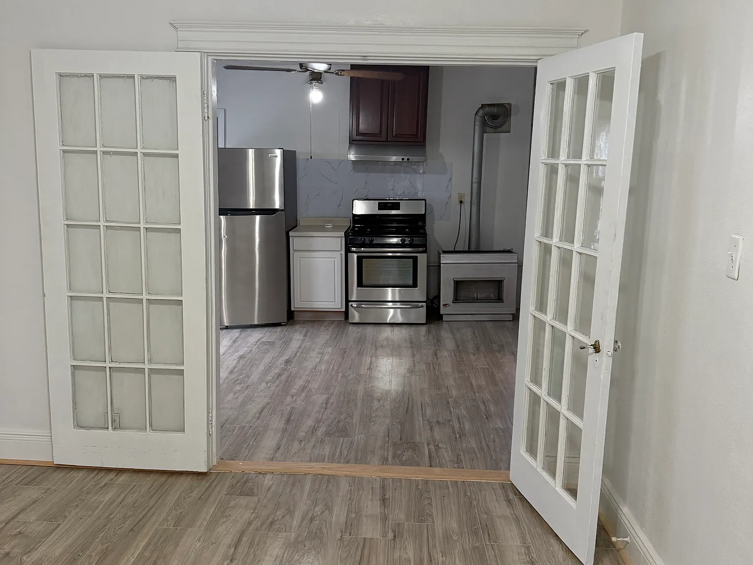 3 bed, 1064 sqft, $2,100 — Photo 3