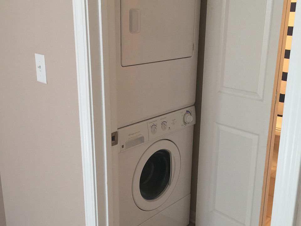 stackable washer/dryer included