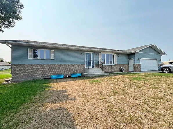 207 S Alfalfa St, Menno, SD 57045