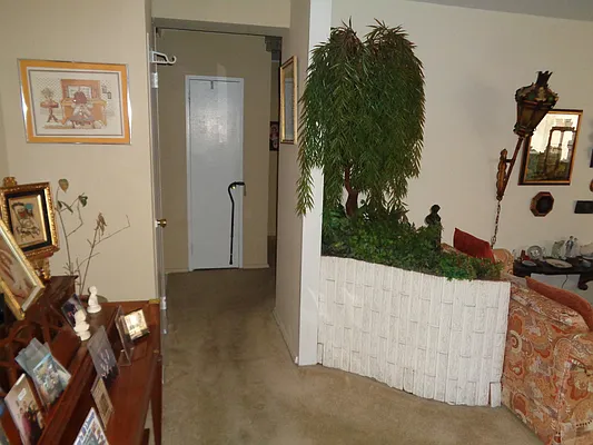 Sold by Thomas Lipovetsky, LREB | media 48