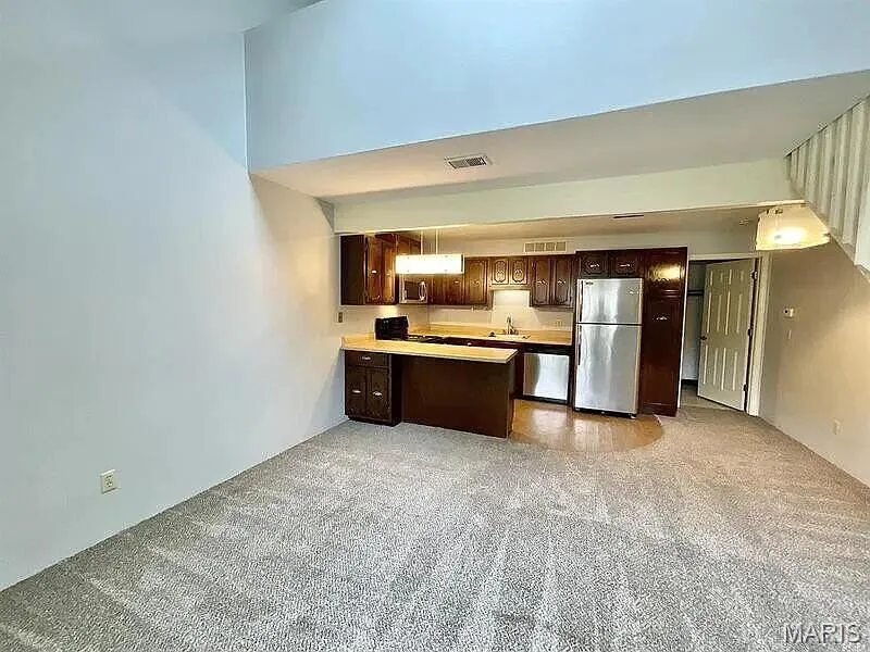 1 bed, 1.0 bath, 671 sqft, $1,050 — Photo 3