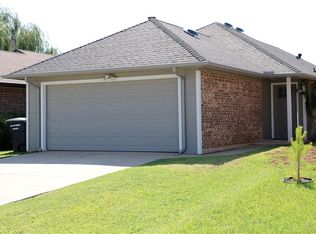2309 Cedar Brook Dr, Moore, OK 73160