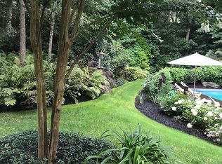16 Jonathan Dr, East Hampton, NY 11937