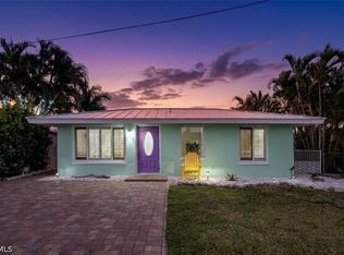 2639 Bridgeview St, Matlacha, FL 33993
