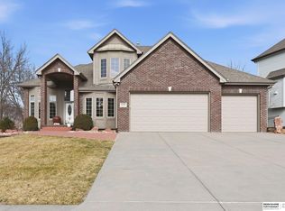 19534 Marcy St, Elkhorn, NE 68022