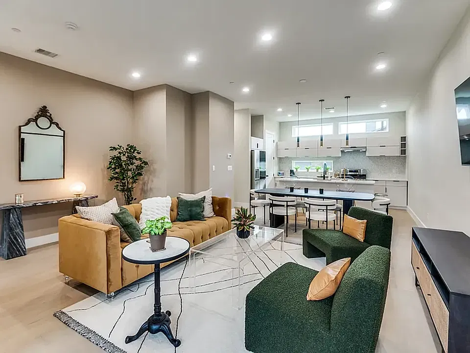 145 N Henderson Ave #104
