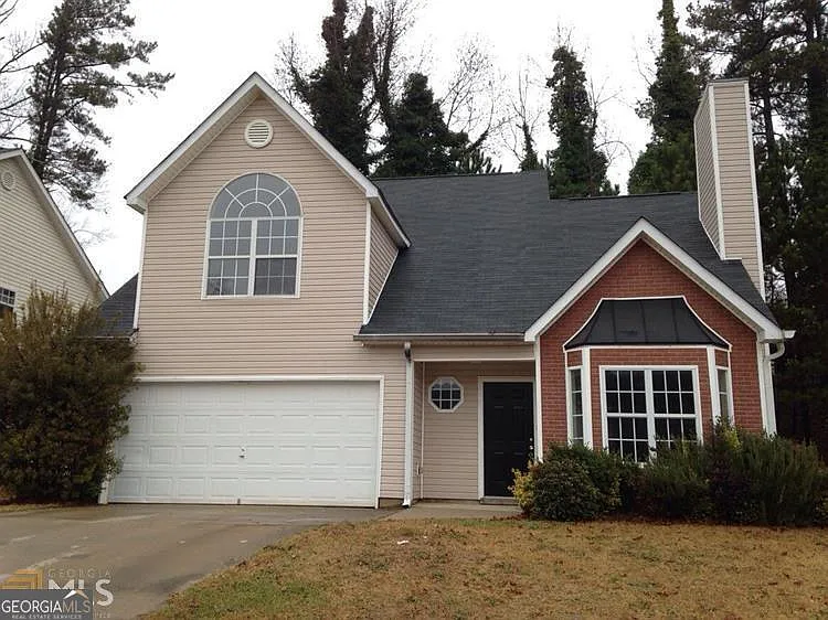 631 Sycamore Dr — Photo 1
