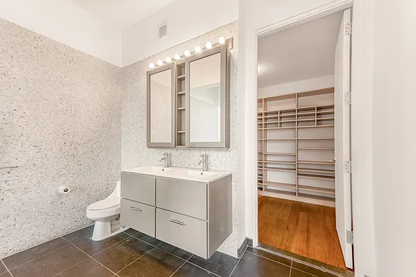 Sold by Modern Spaces | media 6