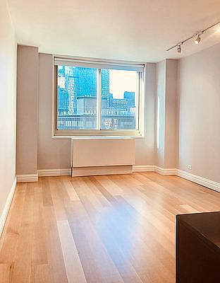 4th image of 30 W 63rd St APT 16E