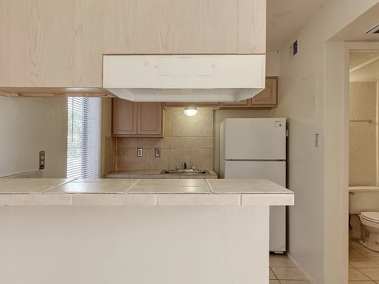 105 E 38th St #100-303 — Photo 31
