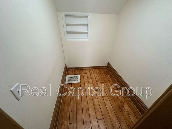 4th image of 132 Grand St Floor 1