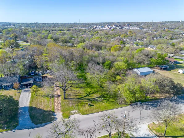 418 E 1st St, Weatherford, TX 76086