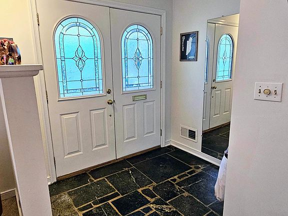 3rd image of 1608 Trailridge Rd