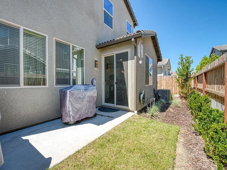 1394 E Via Dorata Way — Photo 4