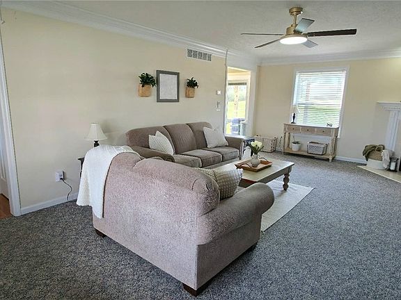 4th image of 44 Churchill Manor Ct