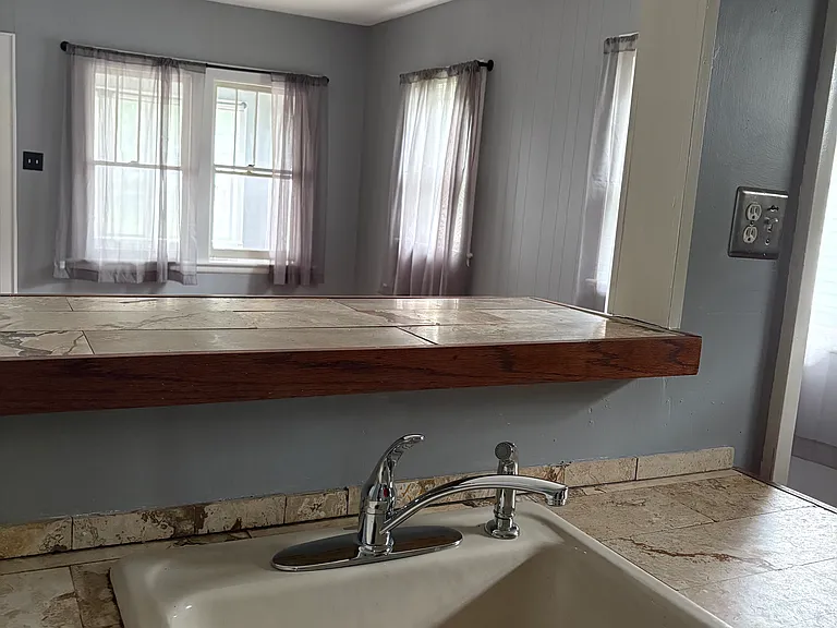 1331 Bissell St — Photo 7