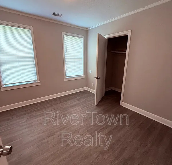 3175 Jackson Ave — Photo 2