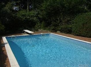 8 Sequoia Dr, Hauppauge, NY 11788