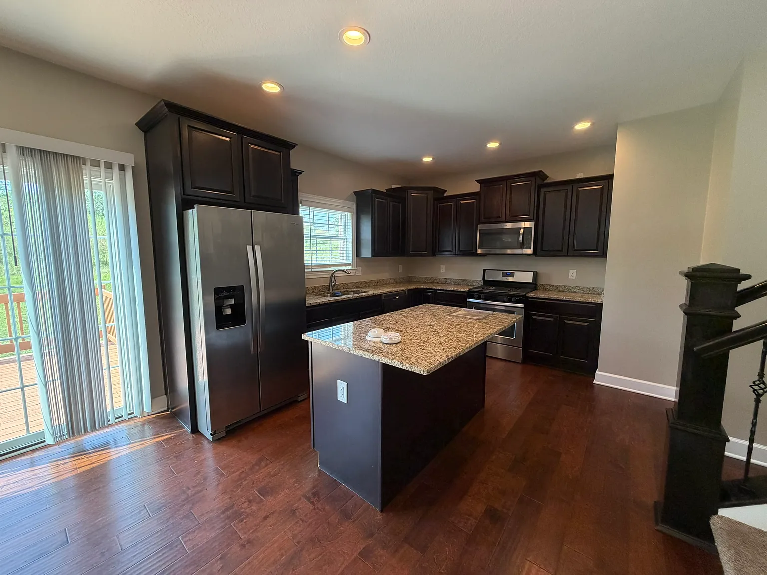 4 bed, 2.5 bath, 2350 sqft, $3,250 — Photo 3