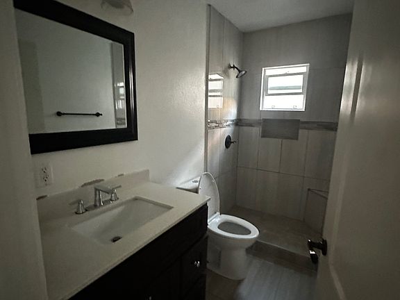 4th image of 4126 Perry St #A