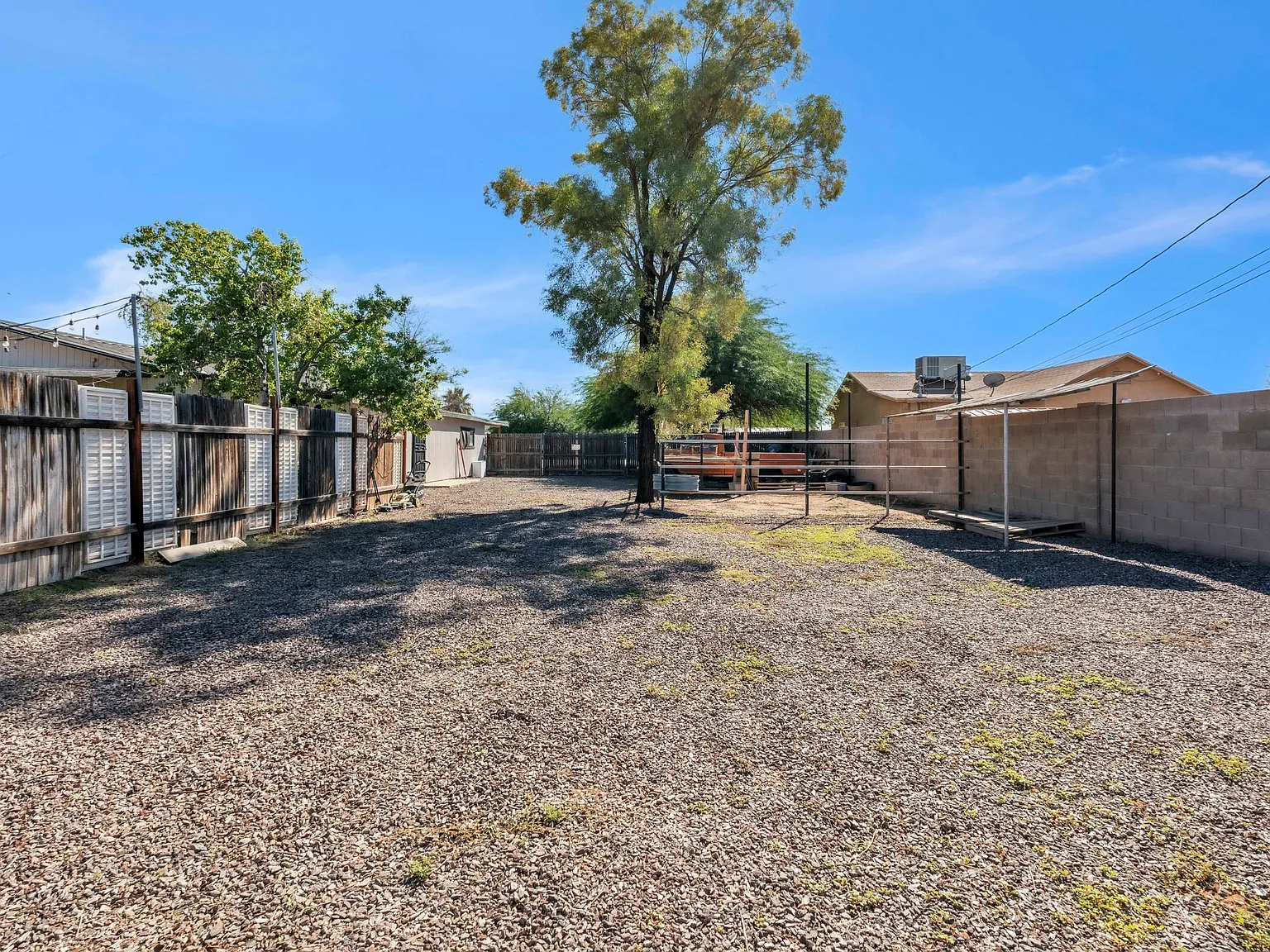 Coolidge 3 beds 2 baths with Huge Lot — Photo 3