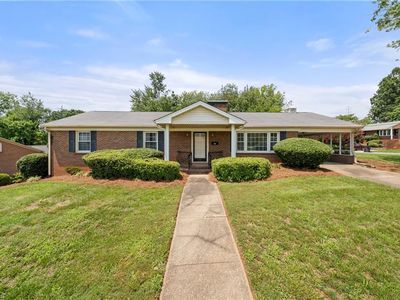 2801 Deerwood Dr, Winston Salem, NC, 27103