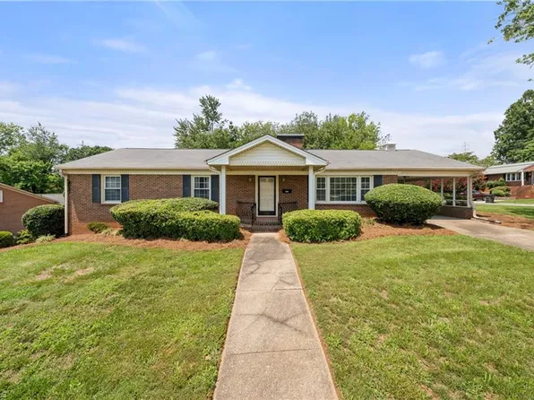 2801 Deerwood Dr, Winston Salem, NC 27103
