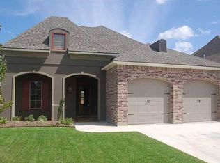 304 Flora Springs Dr, Youngsville, LA 70592