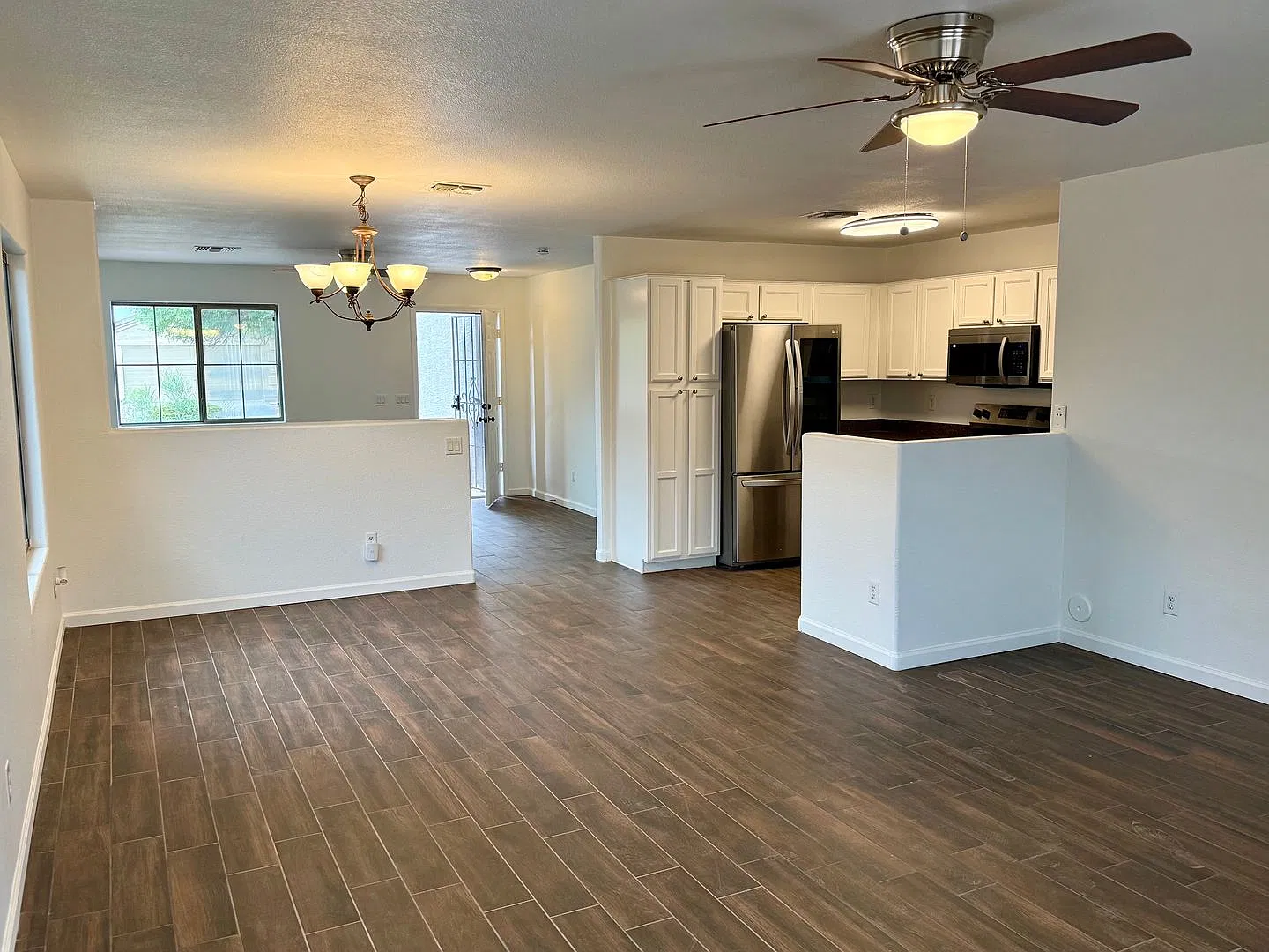Updated 3/2 + Den Home In Surprise — Photo 4