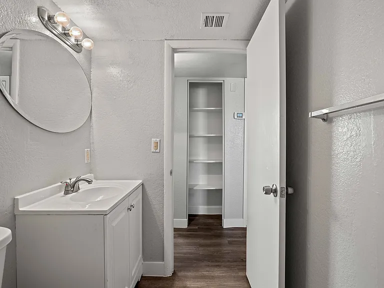 Mariposa Flats — Photo 14