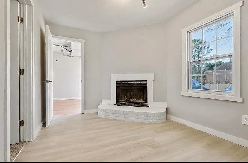 1382 Bennett Rd — Photo 4