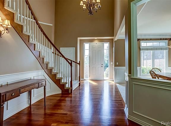 4th image of 8475 Stoney Creek Dr