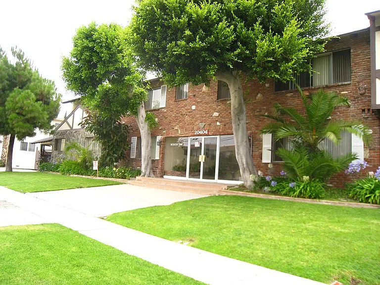 Kingswood Apartments — Photo 16