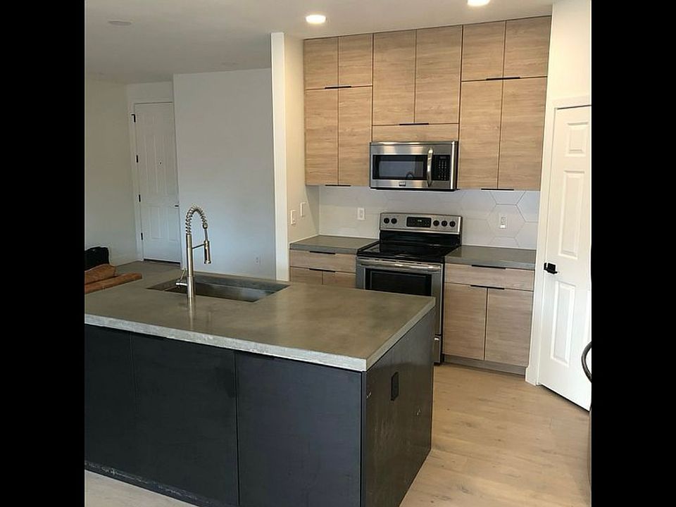 1st image of 2631 E Bellerive Dr