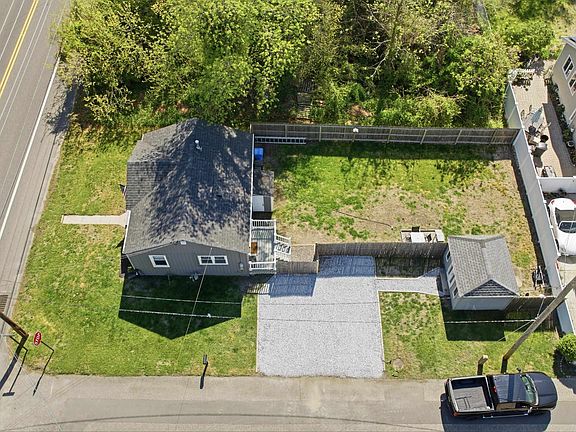 3rd image of 209 Breakwater Rd N