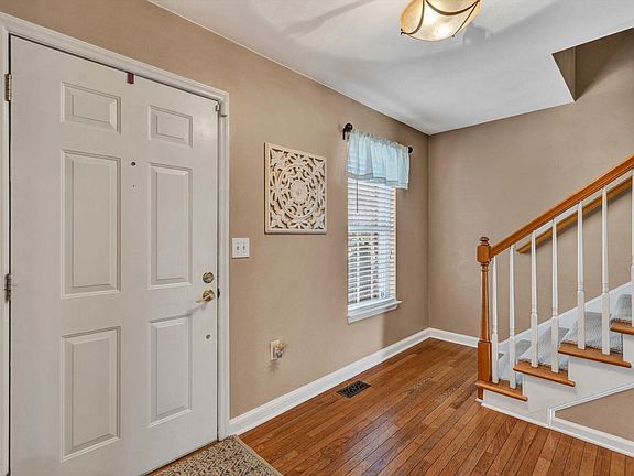3rd image of 5038 Meadow Crossing Ln NE