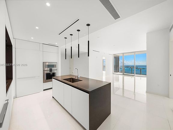 3rd image of 300 Biscayne Boulevard Way #4605