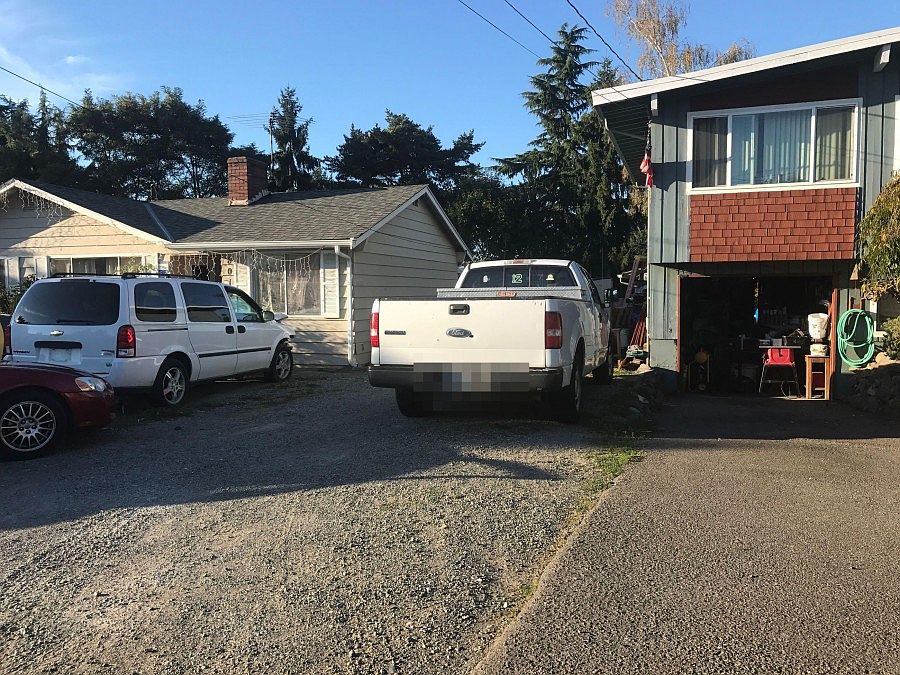 2nd image of 6016 S 117th Pl